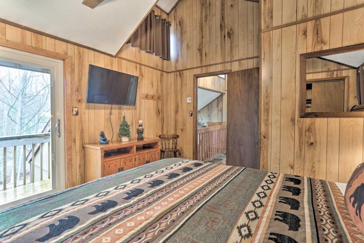 Bear Den Rustic Pocono Lake Home With Game Room! Exterior photo